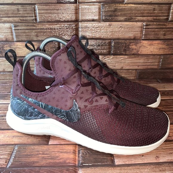 Nike Shoes - Nike Free TR 8